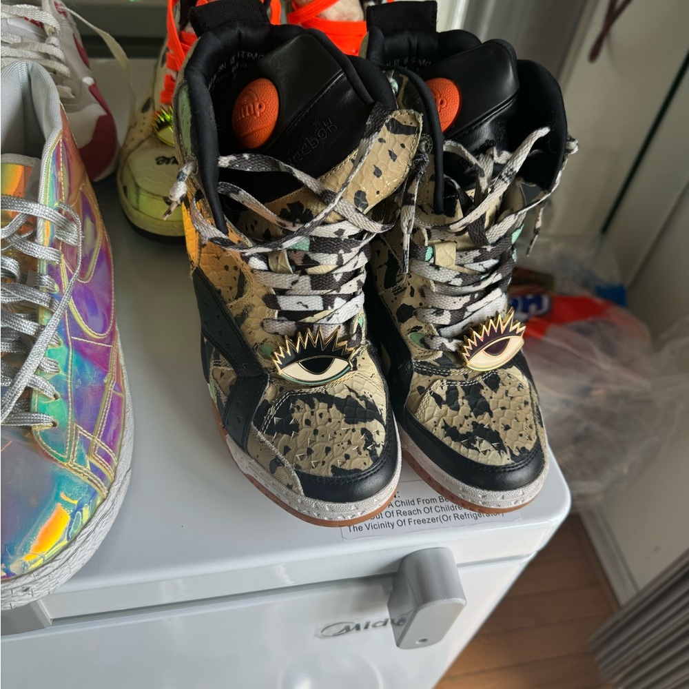 Sneaks